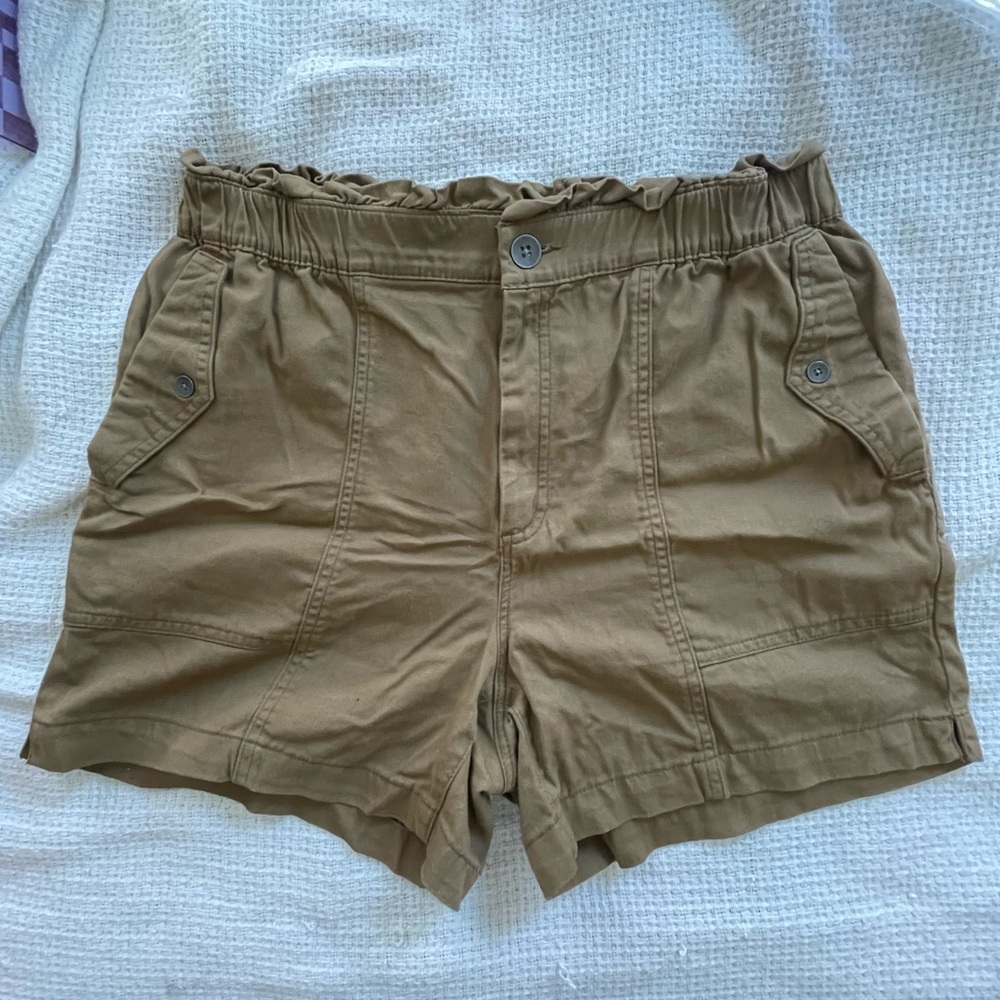 Old Navy tan cargo shorts
